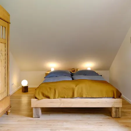 לינה וארוחת בוקר Landhaeuschen Anderswo בוכולט