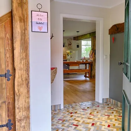 לינה וארוחת בוקר Landhaeuschen Anderswo בוכולט