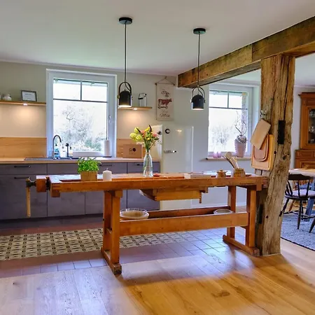 לינה וארוחת בוקר Landhaeuschen Anderswo